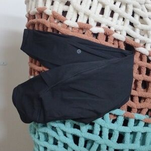 Black Lululemon athletic tights